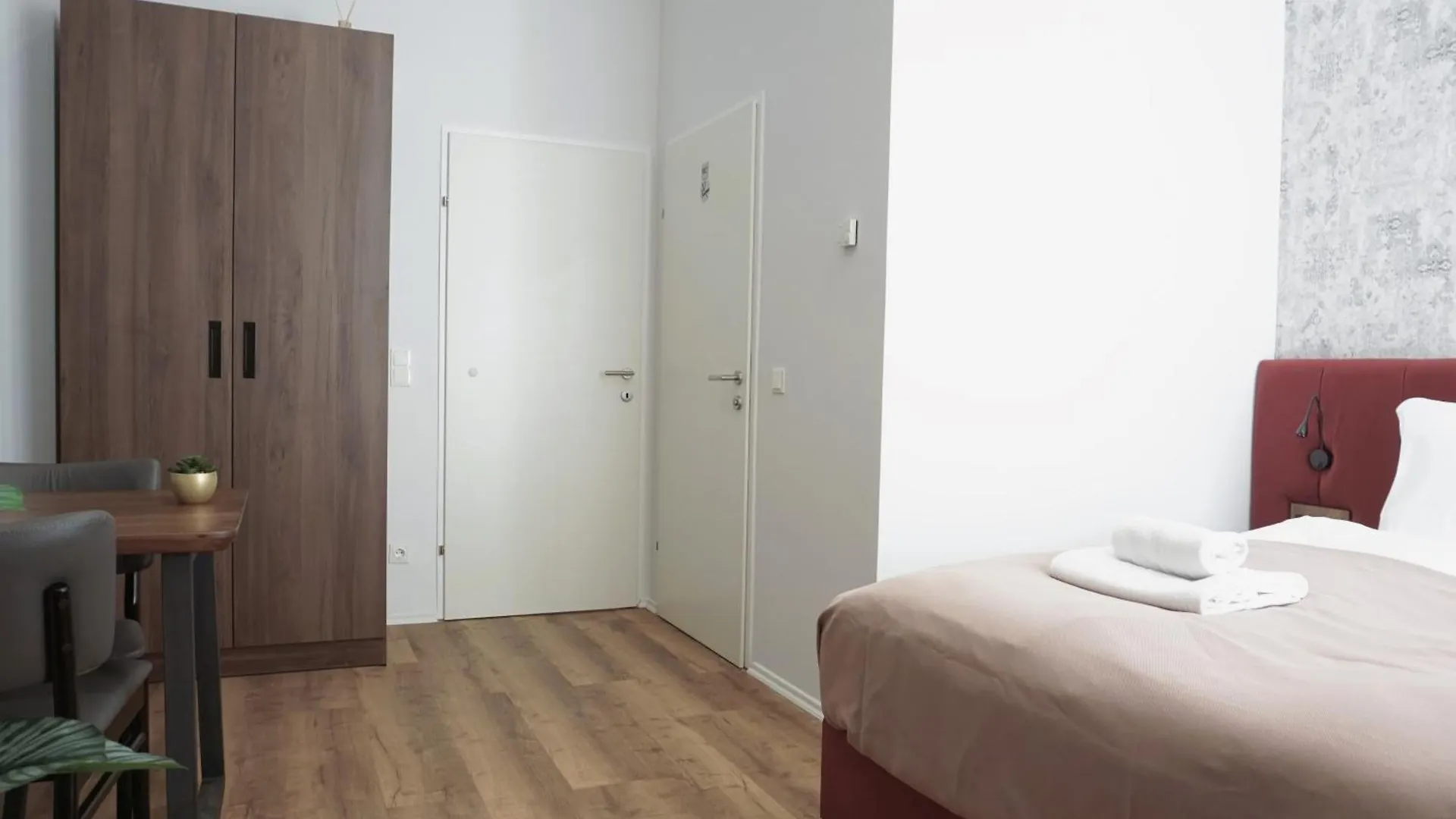 Viva La Vienna Apartments 0*,